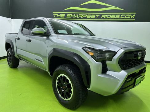 Used 2025 Toyota Tacoma TRD Off-Road AWD/4WD image 2