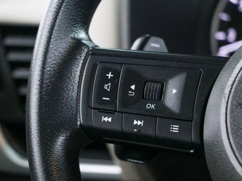 Used 2024 Nissan Rogue SV FWD image 13