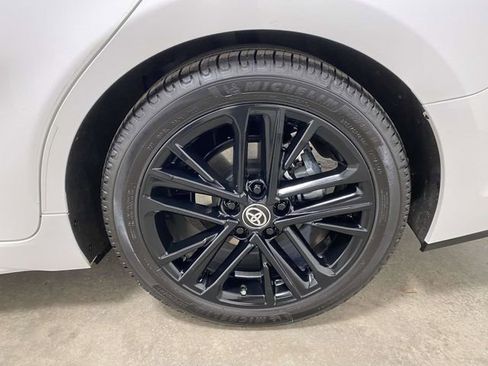 Used 2025 Toyota Camry SE w/ Convenience Package image 8