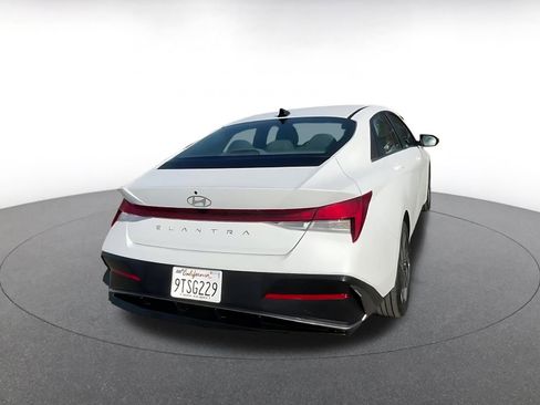 Used 2025 Hyundai Elantra SEL image 14