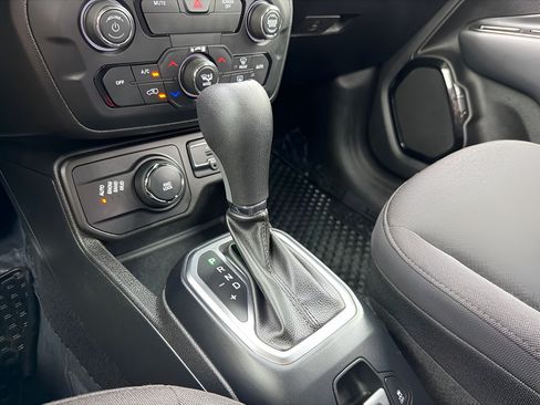 Used 2018 Jeep Renegade Altitude AWD/4WD image 51