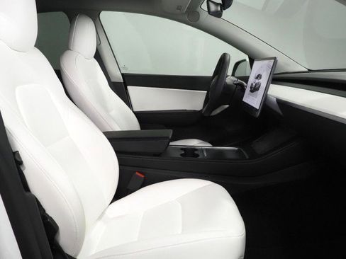 Used 2022 Tesla Model Y Performance image 16