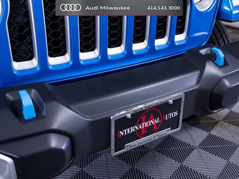 Used 2022 Jeep Wrangler Unlimited Sahara w/ Cold Weather Group AWD/4WD image 12