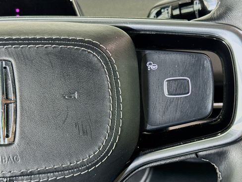 Used 2025 Lincoln Navigator Reserve AWD/4WD image 13