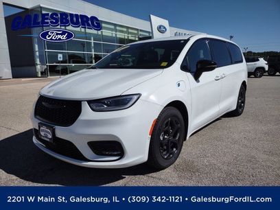 Used 2024 Chrysler Pacifica Limited