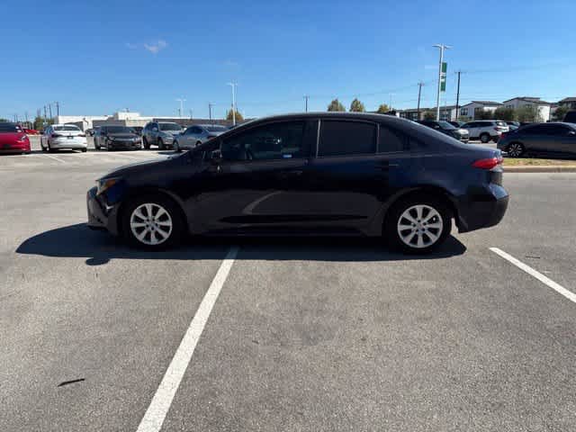 Used 2025 Toyota Corolla LE FWD image 2