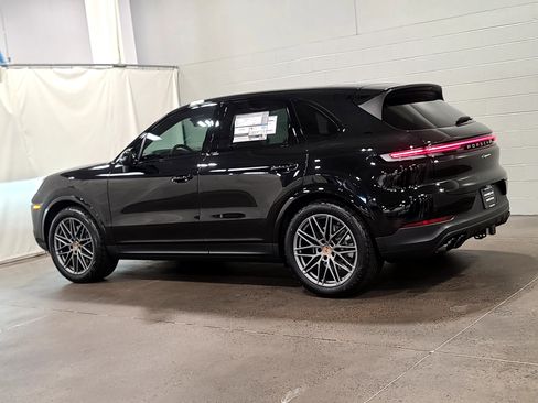 New 2026 Porsche Cayenne image 3