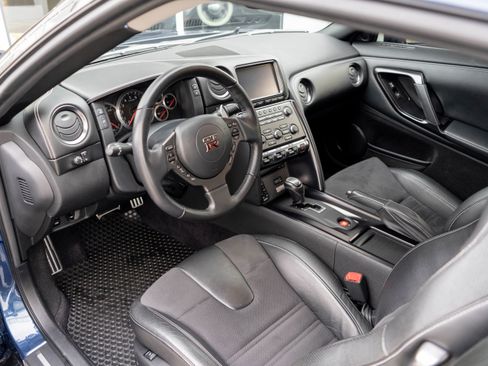 Used 2014 Nissan GT-R Premium image 9