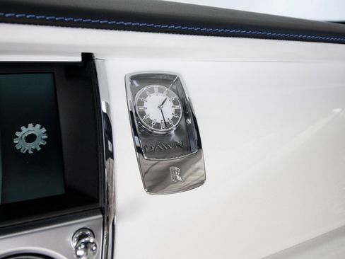 Used 2017 Rolls-Royce Dawn image 36