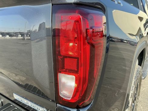Used 2022 GMC Sierra 1500 Elevation w/ LPO, Elevation Black Package image 16
