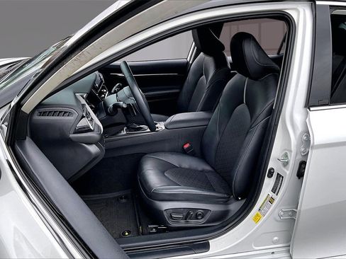 Used 2022 Toyota Camry XSE image 25