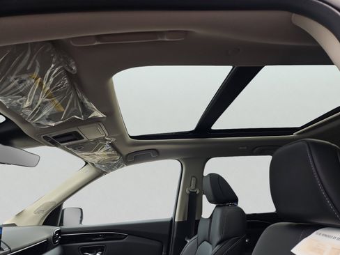 New 2025 Honda Pilot Touring image 7