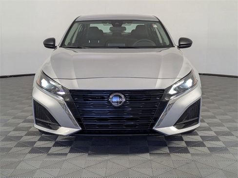 Used 2024 Nissan Altima 2.5 SV image 3