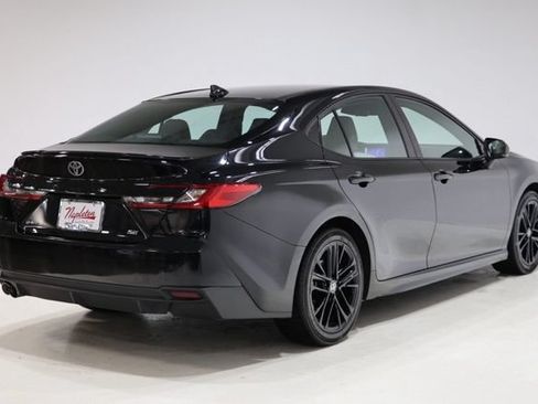 Used 2025 Toyota Camry SE FWD image 8