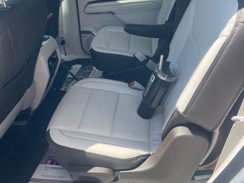 Used 2025 GMC Acadia Denali FWD image 6