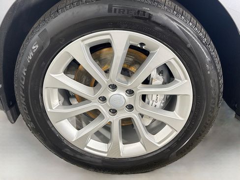 Used 2025 Land Rover Range Rover Sport SE AWD/4WD image 38