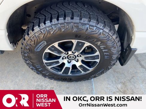 Used 2021 Nissan Titan SV w/ SV Convenience Package RWD image 9