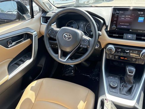 Used 2021 Toyota RAV4 XLE Premium AWD/4WD image 28