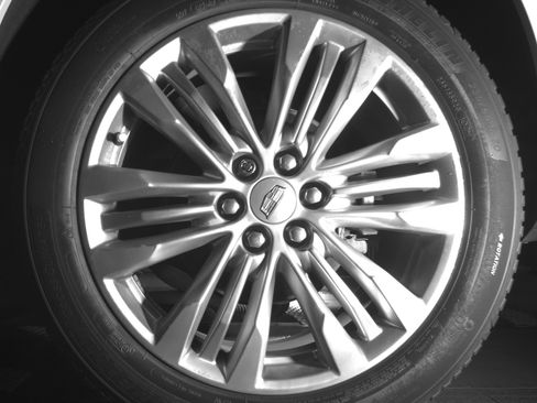 Used 2017 Cadillac XT5 Premium Luxury w/ LPO, Wheel Lock Package AWD/4WD image 12