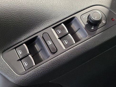 Used 2016 Volkswagen Tiguan SE AWD/4WD image 27