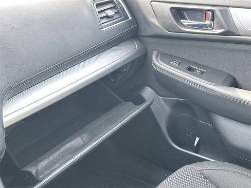 Used 2018 Subaru Outback 2.5i Premium image 33