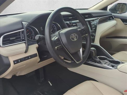 Used 2018 Toyota Camry XLE image 9