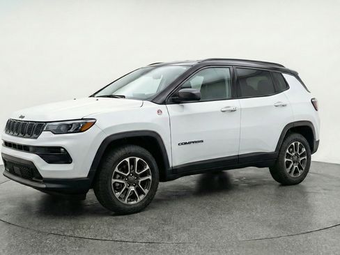 Used 2025 Jeep Compass Trailhawk w/ Trailer Tow Group image 3