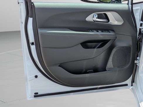 New 2026 Chrysler Voyager LX image 49