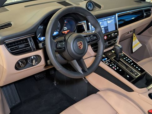Used 2026 Porsche Macan image 4