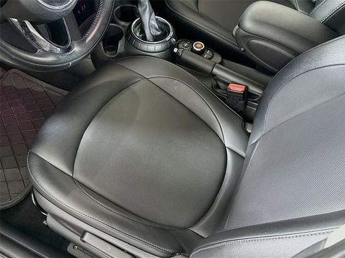 Used 2016 MINI Cooper 4-Door Hardtop image 11