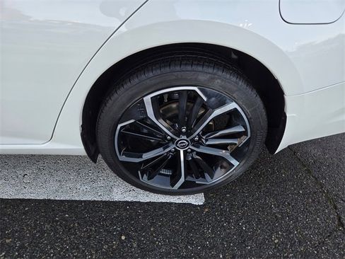 Used 2024 Nissan Altima 2.5 SR w/ SR Premium Package image 12