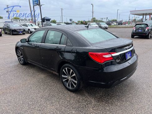 Used 2011 Chrysler 200 S FWD image 3