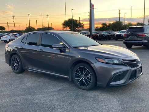 Used 2023 Toyota Camry SE w/ Convenience Package image 3