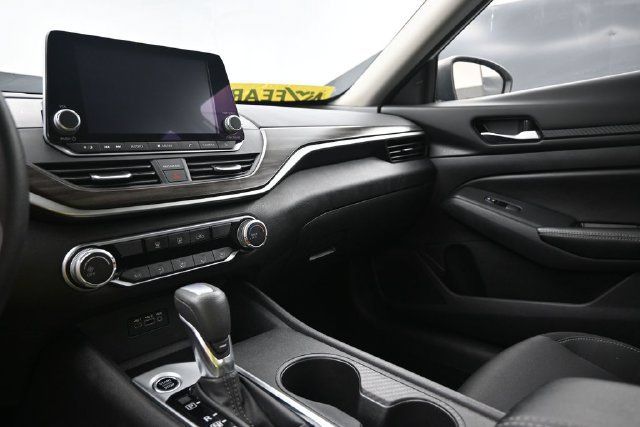 Used 2025 Nissan Altima 2.5 SV FWD image 35