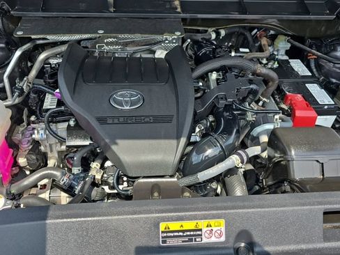 Used 2023 Toyota Highlander Platinum FWD image 33