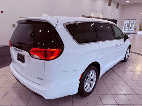 Used 2017 Chrysler Pacifica Touring Plus w/ Tire & Wheel Group image 11