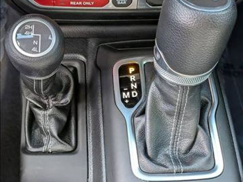 Used 2024 Jeep Wrangler Rubicon w/ Technology Group image 15