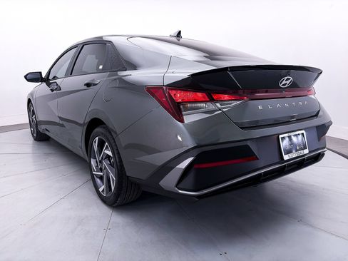 Used 2025 Hyundai Elantra Sport FWD image 11