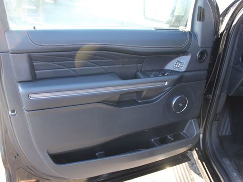Used 2023 Ford Expedition Platinum image 20