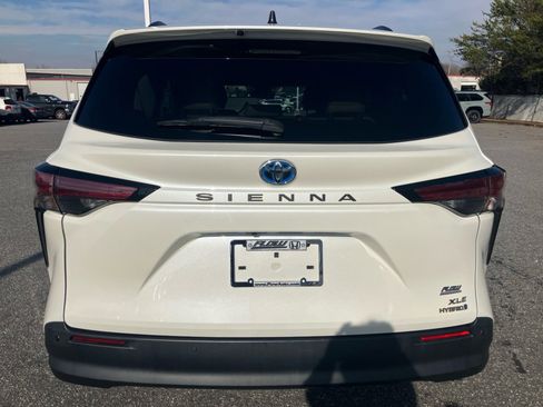 Used 2021 Toyota Sienna XLE image 17
