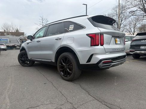Certified 2022 Kia Sorento SX image 5