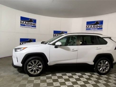 Used 2019 Toyota RAV4 XLE Premium image 7