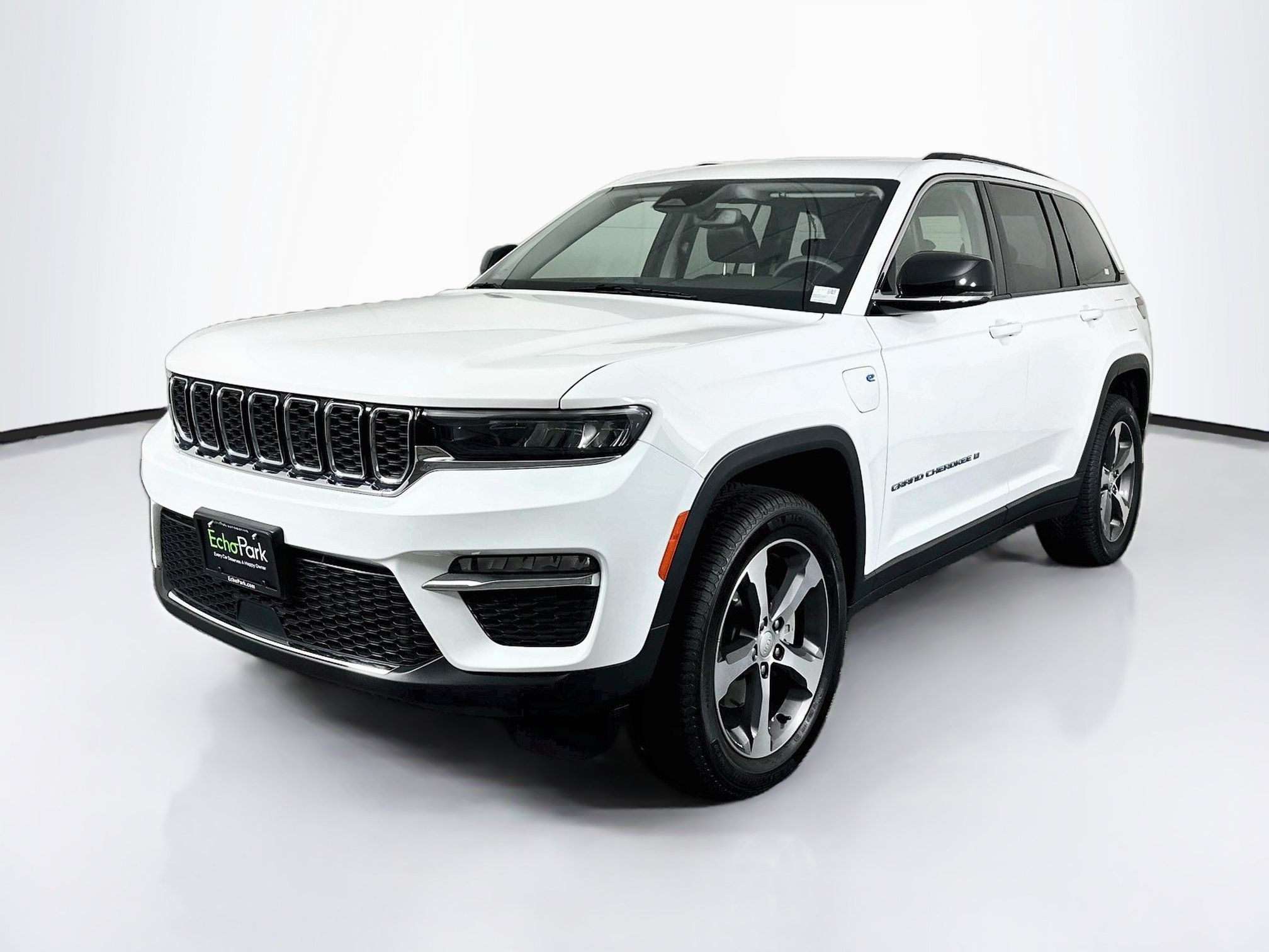 Used 2023 Jeep Grand Cherokee 4WD 4xe image 3