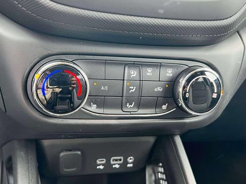 Used 2023 Chevrolet TrailBlazer LT FWD image 29