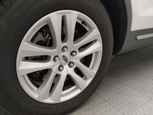 Used 2018 Ford Explorer XLT w/ Equipment Group 201A AWD/4WD image 31