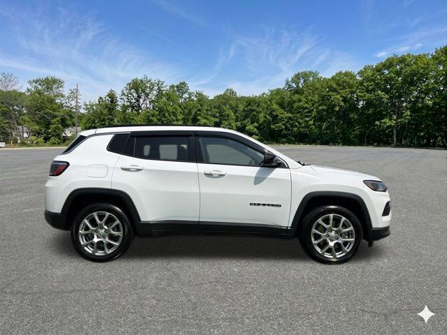 Used 2023 Jeep Compass Latitude AWD/4WD image 10
