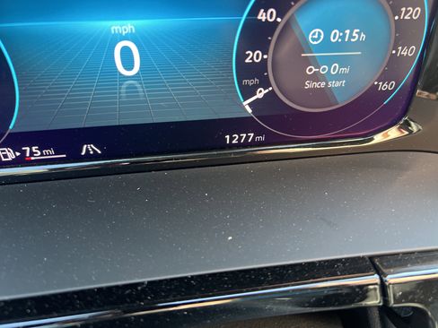 Certified 2025 Volkswagen Atlas Cross Sport SE w/ Panoramic Sunroof Package image 21