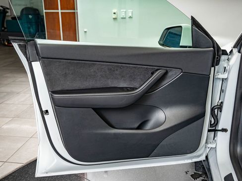 Used 2022 Tesla Model Y Performance AWD/4WD image 18