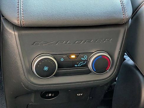 Used 2025 Ford Explorer Active w/ Active Comfort Package RWD image 16