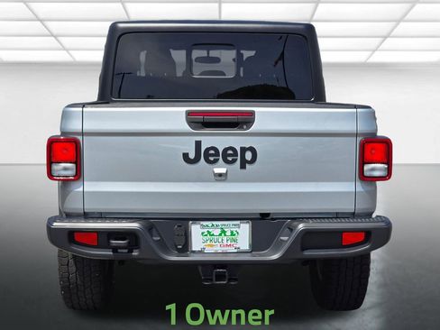 Used 2022 Jeep Gladiator Sport AWD/4WD image 17